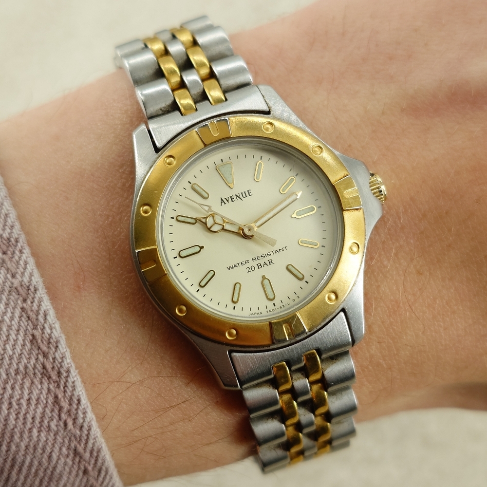 Seiko Avenue 7N01-6200 Two-Tone Jubilee Quartz Watch Screw Down Crown 29mm Lady